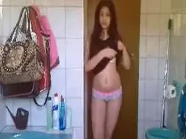 Dokumentasi Gadis Cantik Live Bersantai Kasur poster