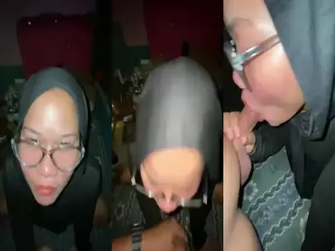 Ukhti Hijab Cantik Pasrah Goyang Kasur Crot poster